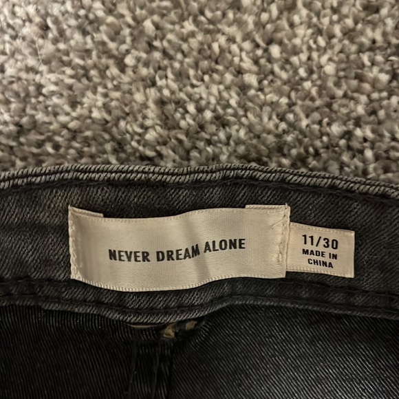 Never DREAM alone jeans - Picture 3 of 5